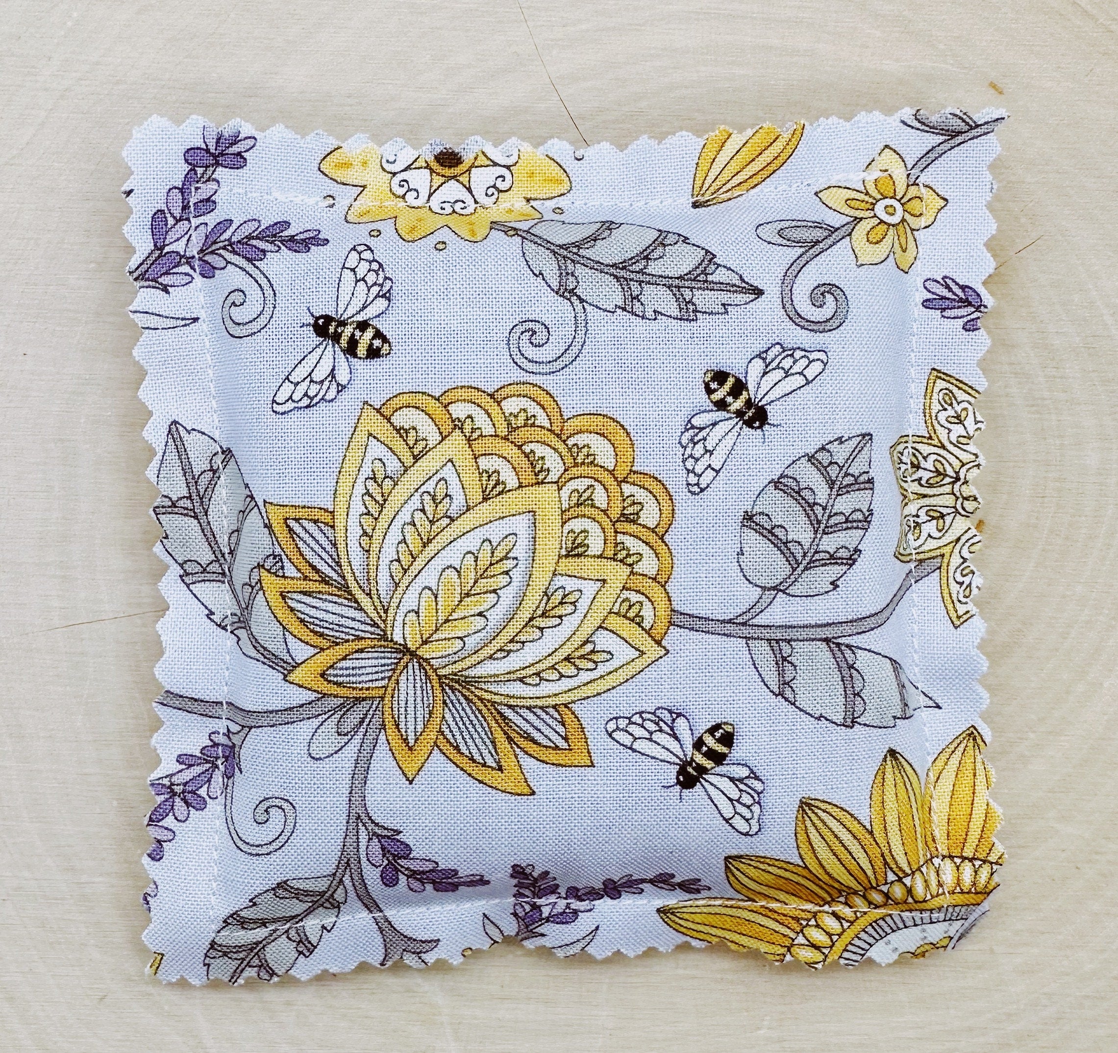 Dreamy Herbal Sleep Sachet: Relaxing Aromatherapy for a Restful Night