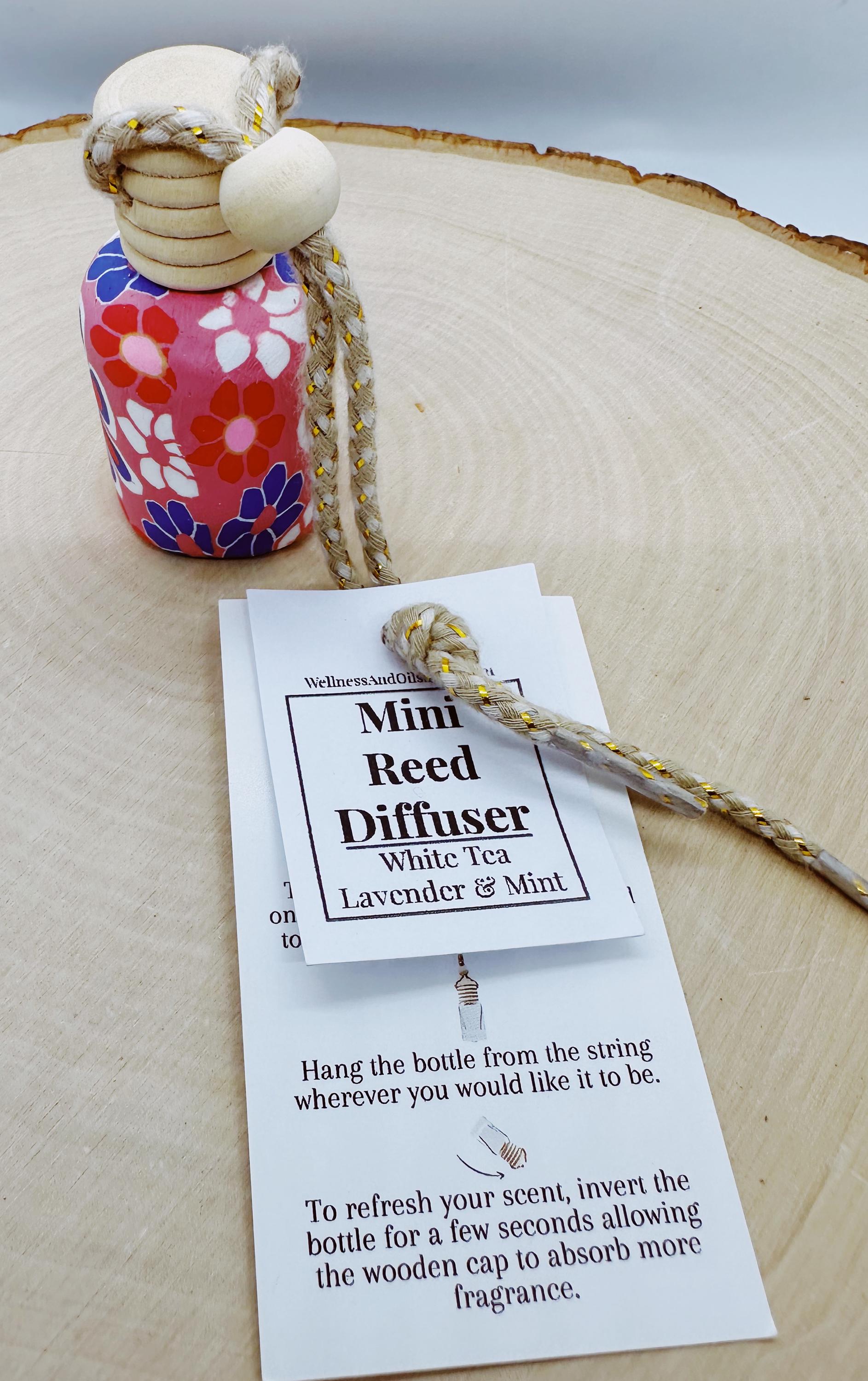 Mini Reed Diffuser: Retro Floral Aromatherapy - White Tea, Lavender & Mint