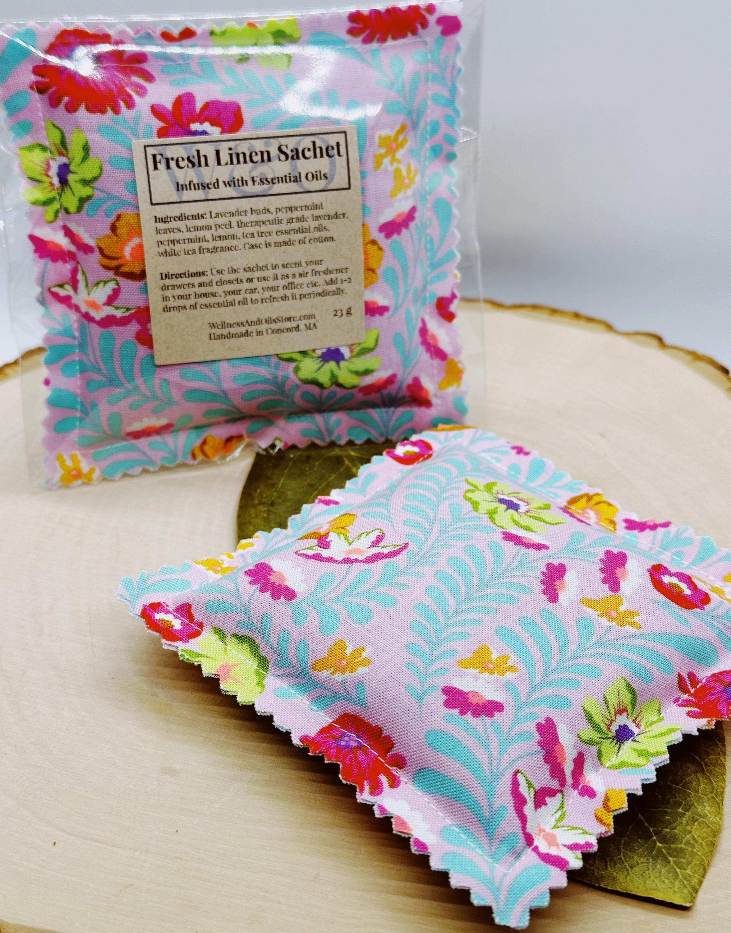 Fresh Linen Aromatherapy Sachet: Lavender, Peppermint & White Tea - Pink Floral Pouch